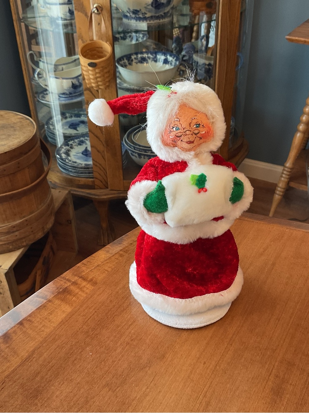 Annalee Mrs. Claus Holly